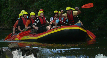 Rhein Rafting - Erleben Sie Düsseldorf vom Wasser aus und freuen Sie sich auf eine unvergessliche Raftingtour